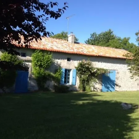 Le Maine Verac Piscine Et Vue *